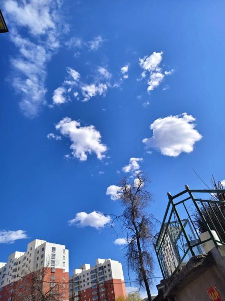 瓦蓝瓦蓝的天空怎么形容_瓦蓝瓦蓝的近义词有哪些