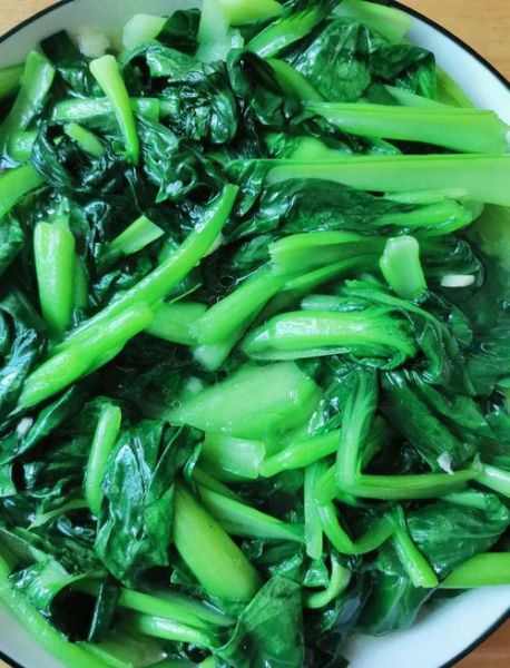 炒青菜怎么炒才脆嫩_炒青菜要不要焯水