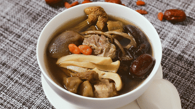 松茸炖排骨怎么做_松茸炖排骨要焯水吗