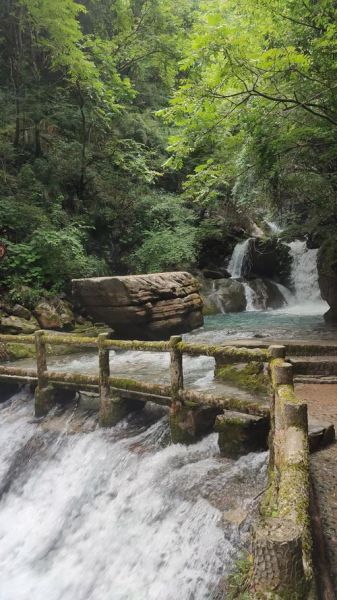 淙淙近义词有哪些_如何区分潺潺涓涓