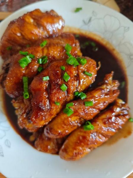 煎鸡翅怎么做才好吃_鸡翅煎多久才熟