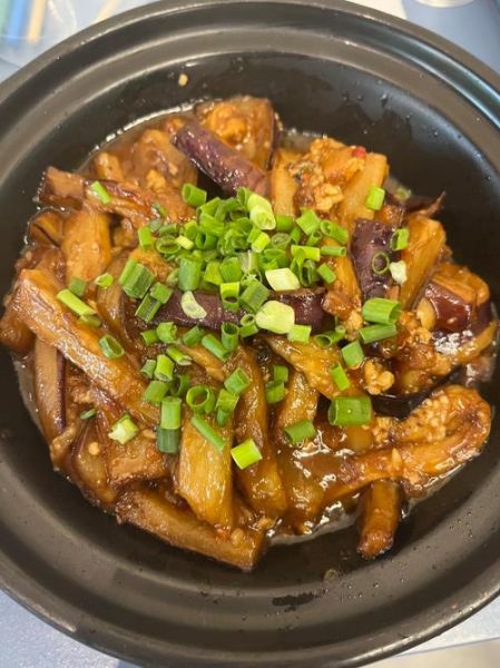 茄子煲怎么做好吃_家常茄子煲做法步骤