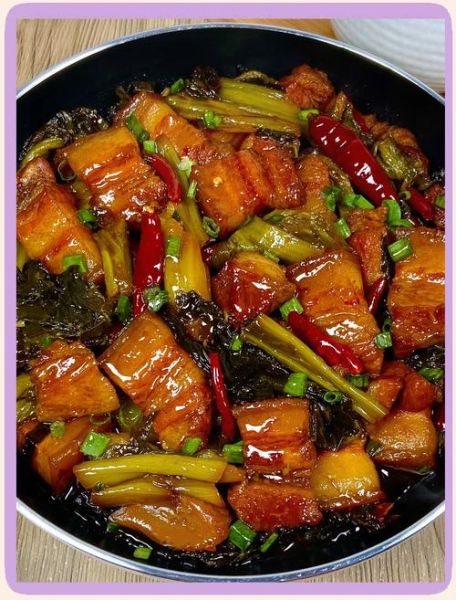 五花肉炖酸菜怎么做_酸菜炖五花肉需要焯水吗