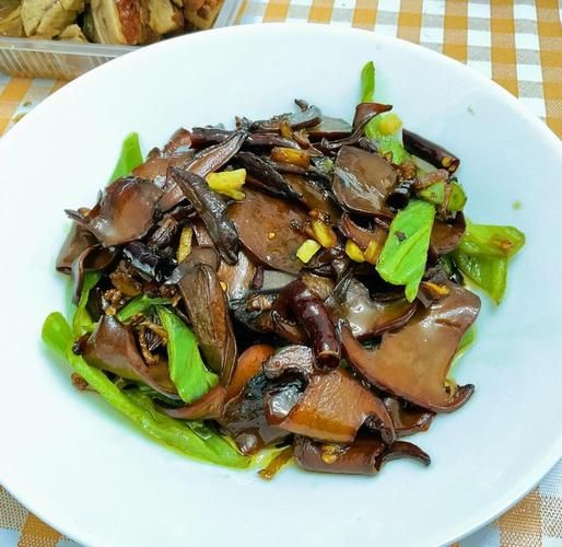 牛肝菌怎么炒好吃_干牛肝菌泡发多久