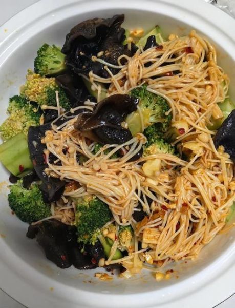 西兰花凉拌怎么做_焯水几分钟口感最好