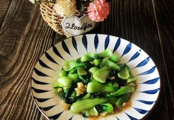 蒜蓉油菜怎么炒好吃_蒜蓉油菜焯水几分钟