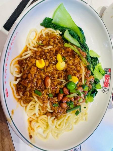 肉炸酱面怎么做_炸酱面肉酱怎么炒