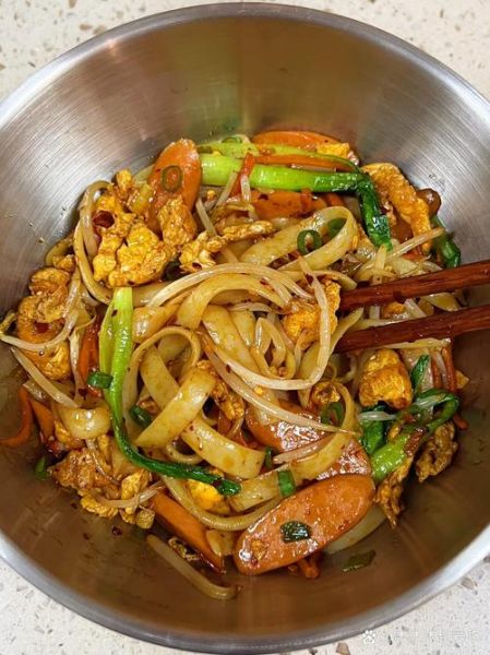 炒河粉怎么不粘锅_家常炒河粉用什么粉最好