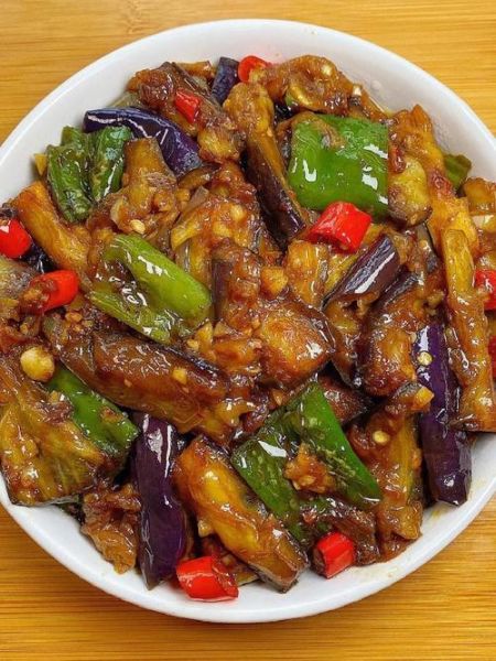 炒茄子怎么做好吃_家常炒茄子简单做法