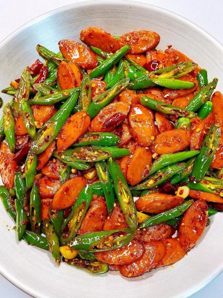 火腿肠怎么炒好吃_火腿肠的家常做法大全