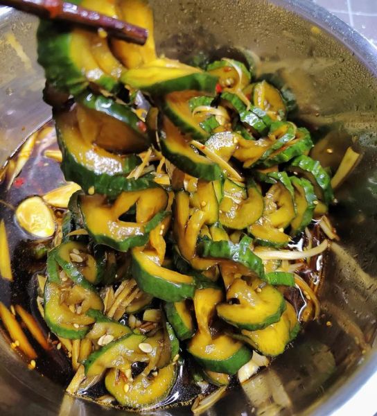 蓑衣黄瓜怎么切_蓑衣黄瓜的做法步骤