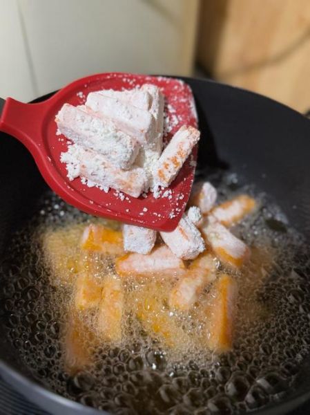 炸南瓜怎么做_炸南瓜要不要焯水