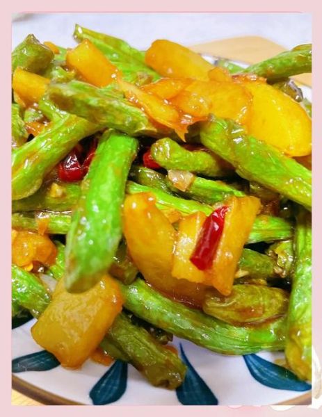 土豆炖豆角怎么做_土豆炖豆角用不用焯水