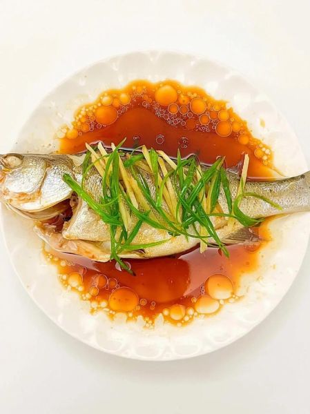 清蒸鲈鱼怎么做才鲜嫩_蒸几分钟口感最佳