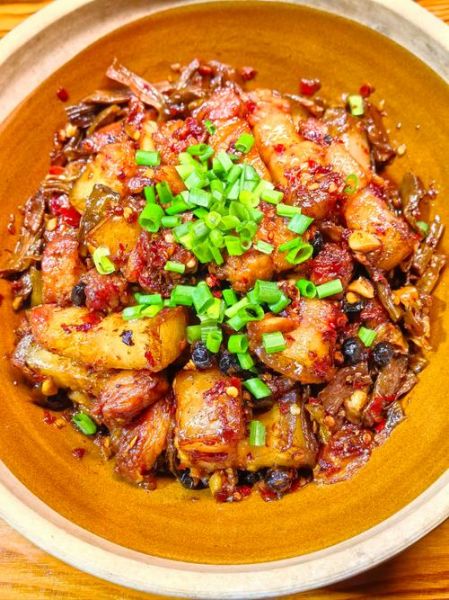 卤猪肉的家常做法_卤猪肉怎么做好吃又入味