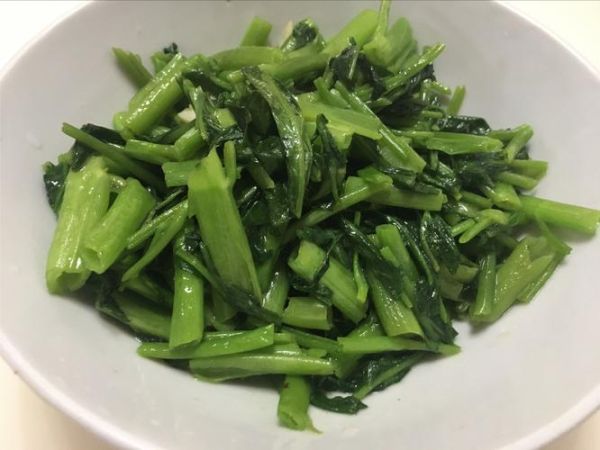 清炒空心菜怎么做_空心菜焯水还是不焯水