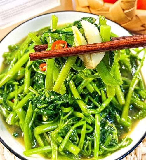 清炒空心菜怎么做_空心菜焯水还是不焯水