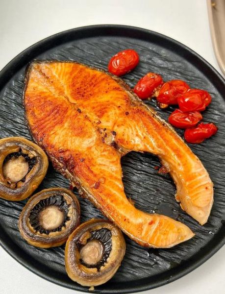 家常三文鱼怎么做_三文鱼煎多久才熟