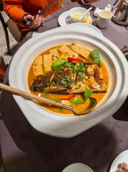 鱼头豆腐汤怎么做_鱼头豆腐汤的做法窍门