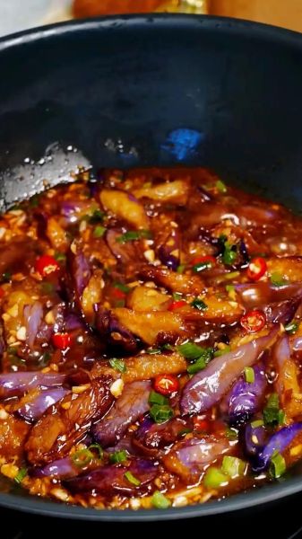蒜末茄子怎么做_家常茄子不吸油技巧