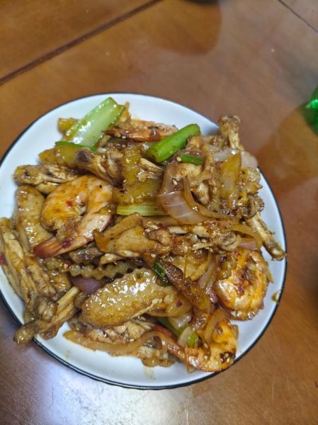 干锅鸡翅虾的家常做法_干锅鸡翅虾怎么做才入味