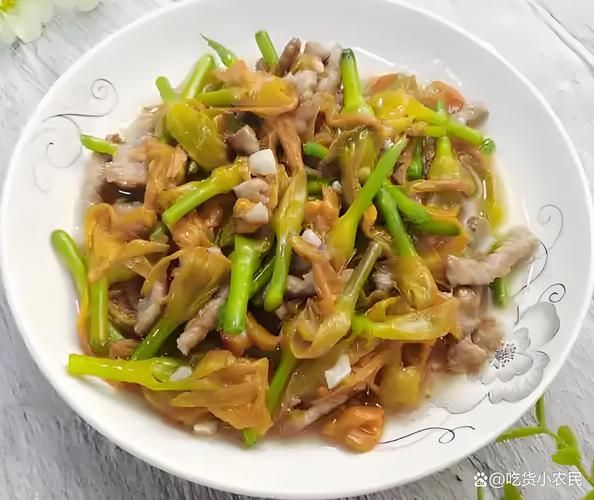 黄花菜炒肉怎么炒才嫩_黄花菜炒肉要不要焯水