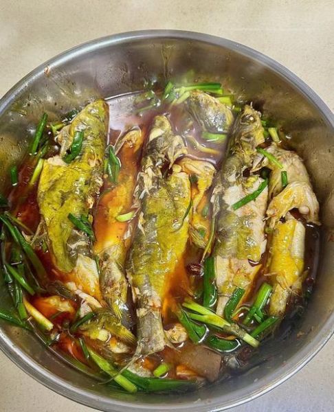 炖鱼的家常做法_炖鱼怎么做好吃