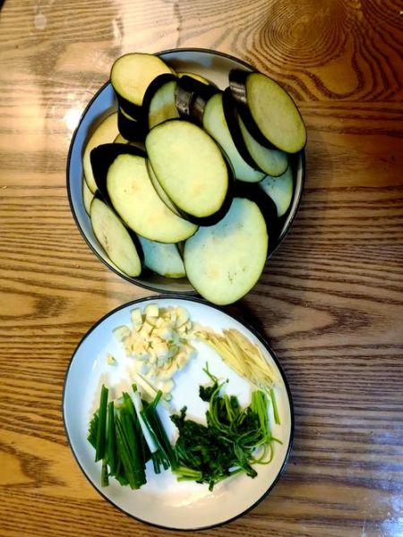 油糊茄子怎么做_油糊茄子家常做法