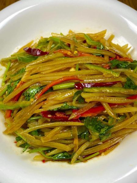 凉拌土豆丝怎么做才脆_凉拌土豆丝要不要焯水