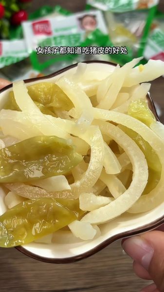 泡椒猪皮怎么做_泡椒猪皮要焯水吗