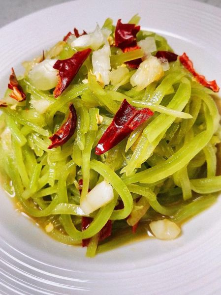 凉拌莴笋怎么做才脆_凉拌莴笋要不要焯水