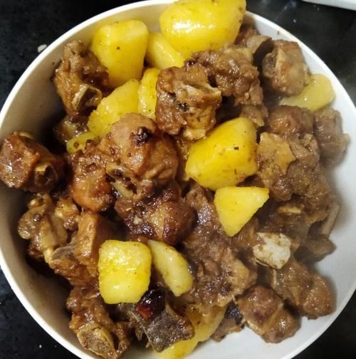 土豆炖排骨怎么做_家常土豆炖排骨的做法