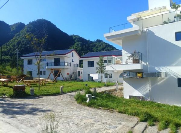 山里适合种什么_山里避暑哪里好