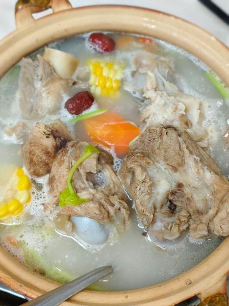 筒骨汤怎么熬才白_筒骨汤焯水用冷水还是热水