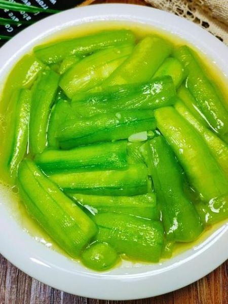 蒜蓉丝瓜怎么做_蒜蓉丝瓜要焯水吗