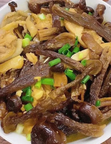 茶树菇炖鸡怎么做_茶树菇炖鸡用干菇还是鲜菇