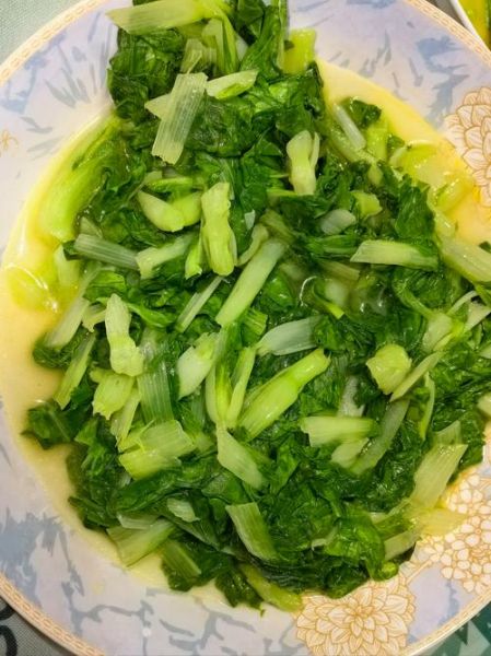 烧青菜怎么炒才翠绿_烧青菜要不要焯水