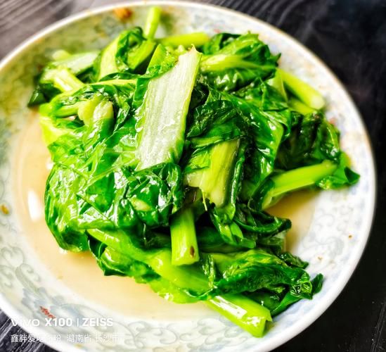 烧青菜怎么炒才翠绿_烧青菜要不要焯水