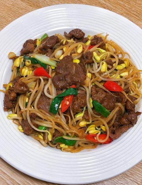 豆芽炒肉怎么炒好吃_家常做法步骤