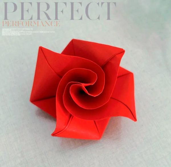 玫瑰花怎么做手工_玫瑰花折纸教程