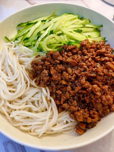 炸酱面怎么做_炸酱面正宗做法