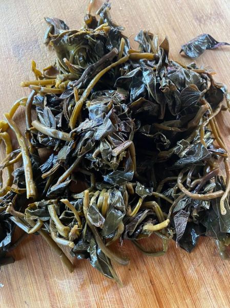 红薯叶面条怎么做_红薯叶面条的家常做法