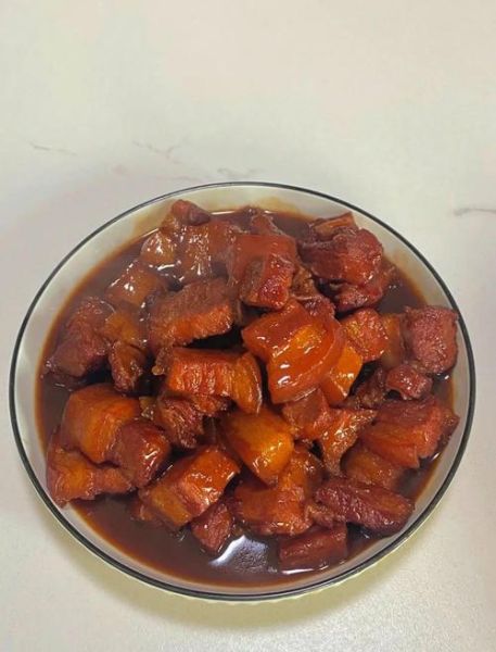 红烧肉最正宗的做法_为什么先焯水再炒糖色
