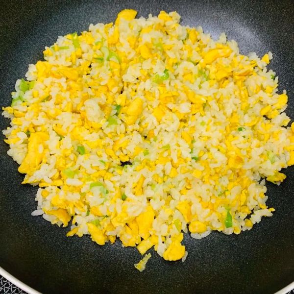 蛋炒饭怎么炒才好吃_蛋炒饭的做法步骤