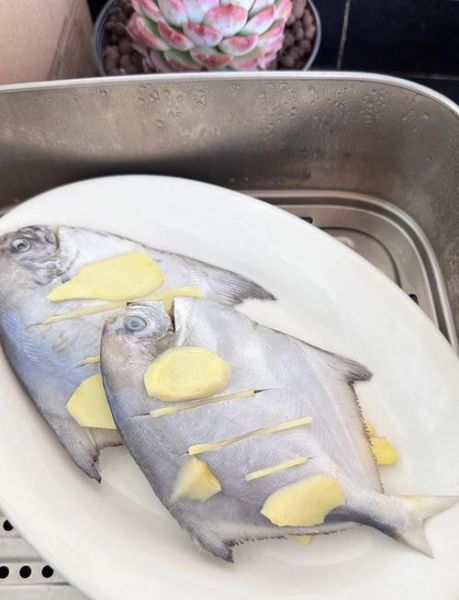 清蒸鲳鱼怎么做_清蒸鲳鱼蒸几分钟