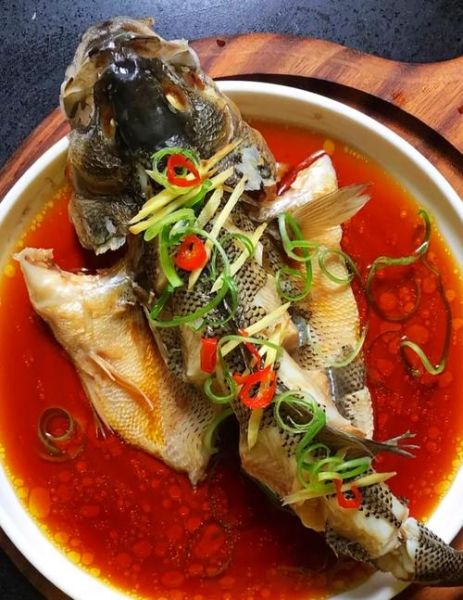 清蒸鲈鱼怎么做才鲜嫩_红烧排骨怎么上色才红亮