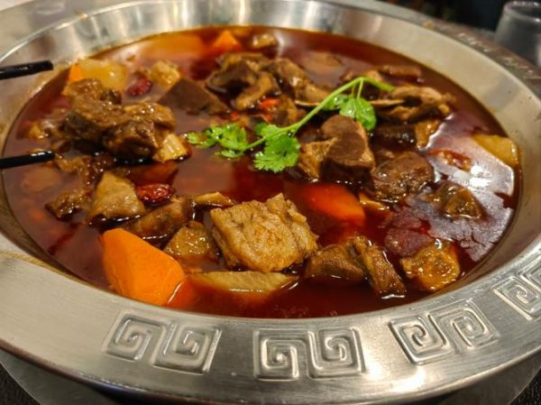 红焖羊肉正宗的做法_红焖羊肉怎么做才够味