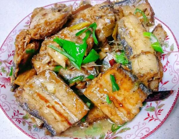 炖带鱼的家常做法_炖带鱼怎么做好吃