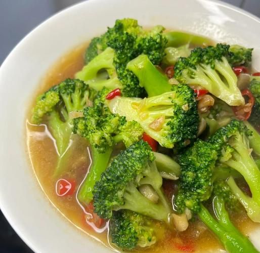 素炒西兰花怎么做_西兰花焯水几分钟