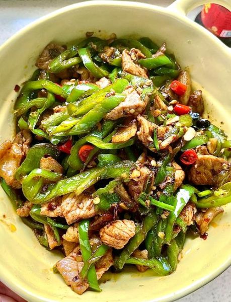 青椒炒肉怎么炒好吃_青椒炒肉的家常做法